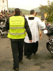 Podpatrzony niezły numer w trakcie poświęcenia motocykli