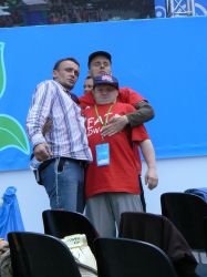 Z niepełnosprawnymi aktorami Teatru Radwanek-Zwyciężaj Mimo Wszysko Kraków 2008 r