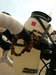 Bidon z różańcem Ironmana