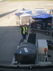 Bike box na rampie bagażowej lotniska