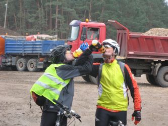 Bo wszyscy kolarze to jedna rodzina- gdzieś pod Radomiem