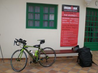 La Santa Ironman  Lanzarote 2015 - przed biurem zawodów